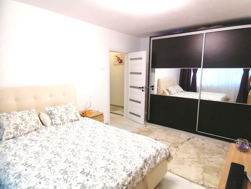 Doua camere decomandat, Etaj 1, Renovat 2025, mobilat partial