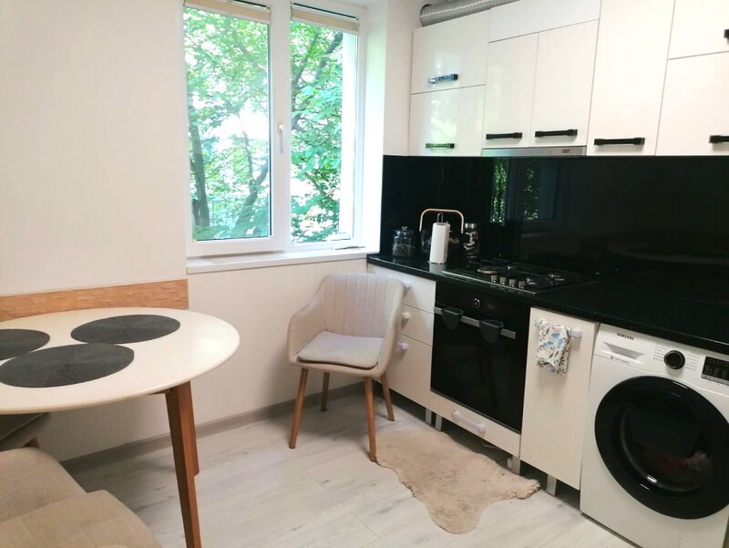 Doua camere decomandat, Etaj 1, Renovat 2025, mobilat partial